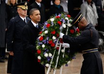 Obama Honors Vets at Tomb of the Unknowns