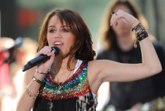 OMG! Jonas Bros., Miley Headline Inaugural Concert