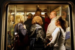 Some Red Line Warriors Abandoning Trains