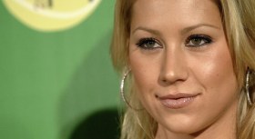 Kournikova Lookin' Hot, Sellin' Tickets