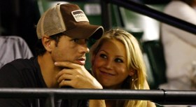 Kournikova Uses Popularity to Support Soldiers, Children