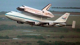 Endeavour Begins Journey to Los Angeles