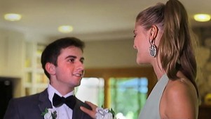 Teen Has “Surreal“ Prom With Supermodel Date