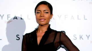 Naomie Harris Talks Sensual "Skyfall" Shaving Scene With Daniel Craig
