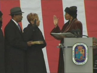 Leslie Johnson Sworn In as Councilwoman