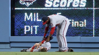 Bryce Harper Collides With Wall, Jams Shoulder & Cuts Chin