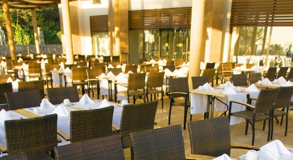 Midsummer Dining Deals Get Us All Tingly Inside
