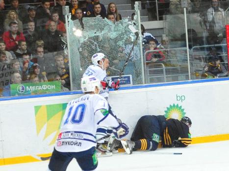 Ovechkin Smashes Glass With Head