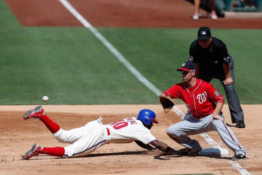 LaRoche Earns First Gold Glove