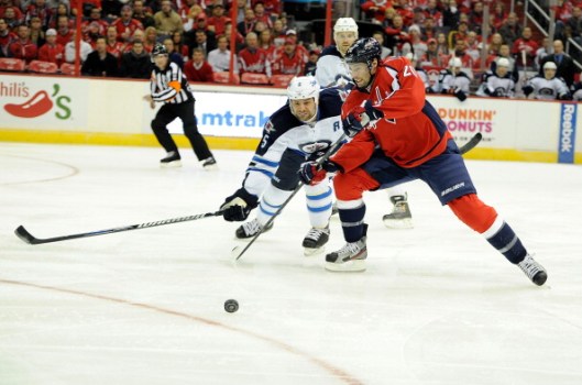 Jets' 4-2 Victory Drops Capitals, Oates to 0-2
