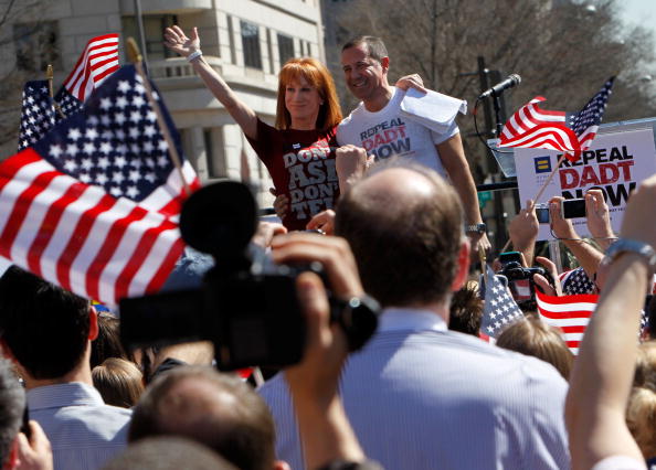 Comedian Headlines Rally to Repeal