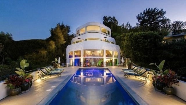 Live on a Cruise Ship on Mulholland Drive
