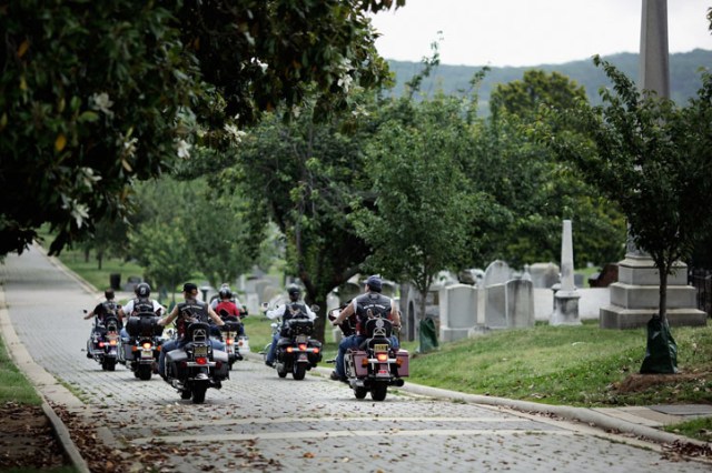 Rolling Thunder Riders Honor Unknown, Visit With Kids
