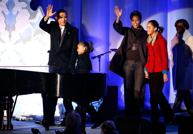 Obamas Light Up Ellipse With National Christmas Tree
