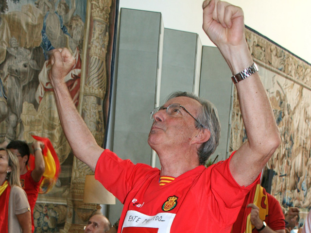 NitePics: Spanish Ambassador Celebrates World Cup Win