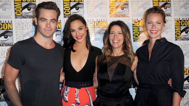 Gal Gadot Was Pregnant In Re-Shoots For WONDER WOMAN Gal Gadot Was Pregnant In Re-Shoots For WONDER WOMAN