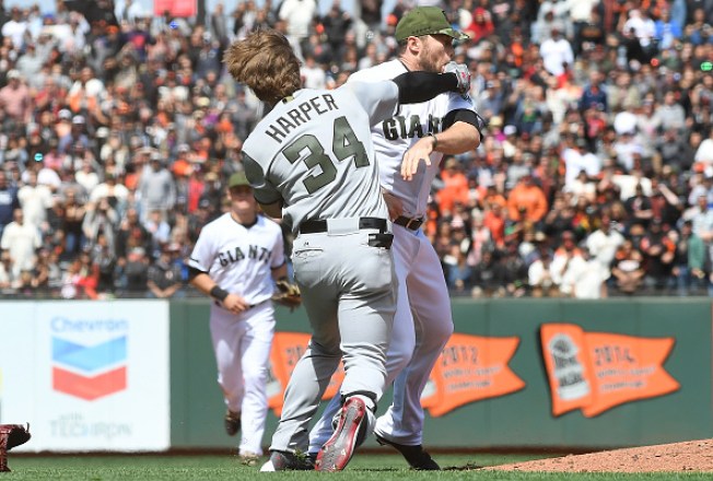 Basebrawl! Harper, Strickland punch away, Nats-Giants fight