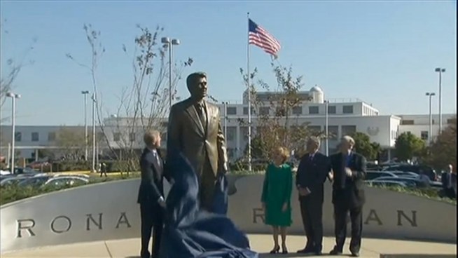 A ceremony was held on Tuesday to dedicate a new statue of Ronald Reagan that will welcome fliers on their way into Reagan National airport.