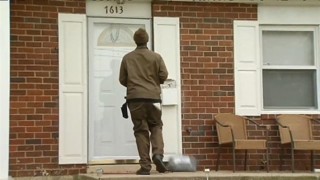 One Prince George's County neighborhood is fighting back against holiday package thefts. News4's Darcy Spencer reports.