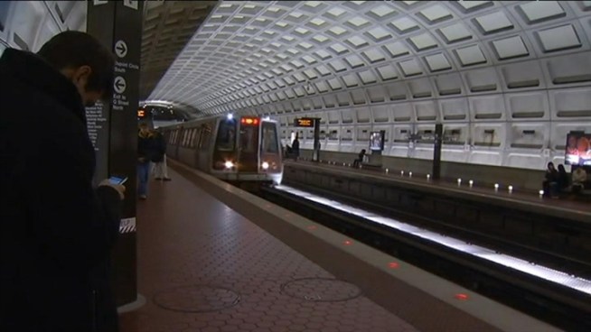 Cold weather caused a cracked rail on the green line this morning and caused delays during the morning rush. News4 transportation reporter Adam Tuss reports.