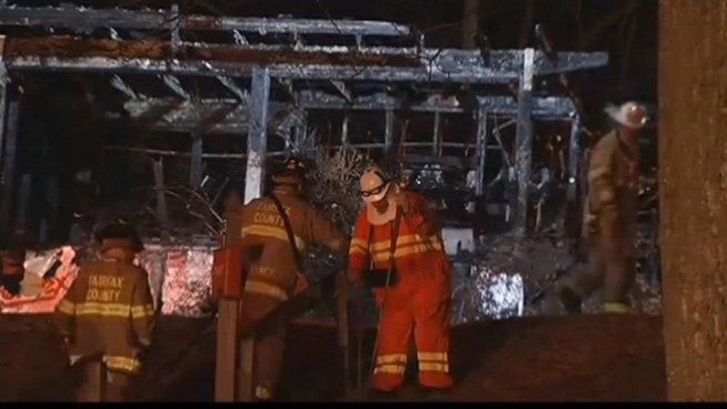 Fire takes the lives of a mother and daughter, both hard of hearing. News4's Jackie Bensen reports.