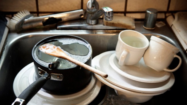 The Ritz Carlton in Northwest shares its tips and tricks for cleaning even the dirtiest of pots and pans this holiday season.