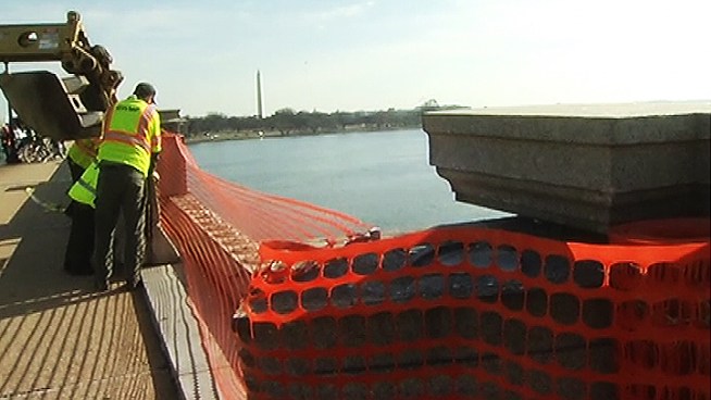 Police investigate how an SUV was driven off the Memorial Bridge into the Potomac River. News4's Mark Segraves reports.
