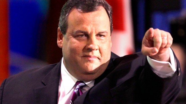 Ann Romney and NJ Gov. Chris Christie took the stage Tuesday, with Romney appealing to female voters and Christie revving up the GOP crowd for Mitt Romney. 