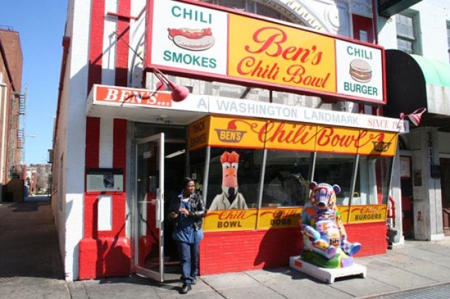 Beaker Visits Ben's Chili Bowl