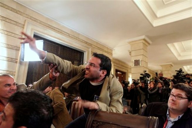 Shoe-Throwing Iraqi Journalist Beaten in Custody: Report
