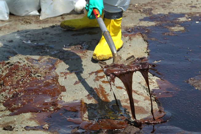 BP Spill Cleanup Crews Work With Tenuous Safety Net