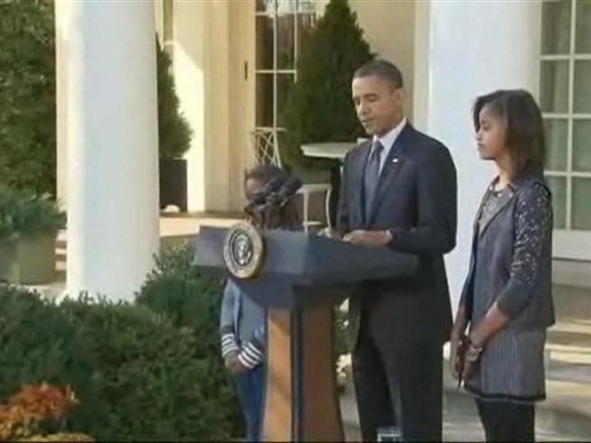 Flanked by his daughters, <a title=