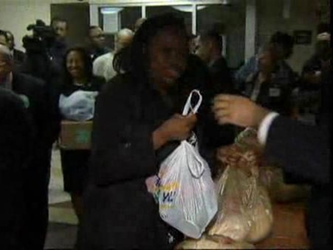 D.C. Mayor Adrian Fenty and Council member Jim Graham hosted an annual Thanksgiving Turkey Giveaway Tuesday night at LeDroit Park Apartments in Northwest Washington.