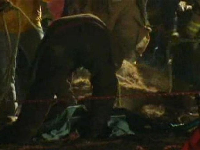 Several well-trained crews spent hours working to free a horse from a sinkhole in Woodsboro, Md., Monday night.