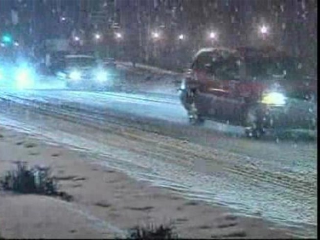 Heavy snow in Rockville, MD Montrose Road near Royte 270