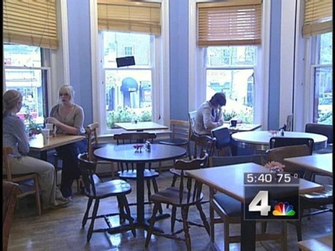 Dos Gringos, a tiny cafe in the Mt. Pleasant neighborhood of D.C., is committed to the little things that make a cafe a second home and making going green second nature.