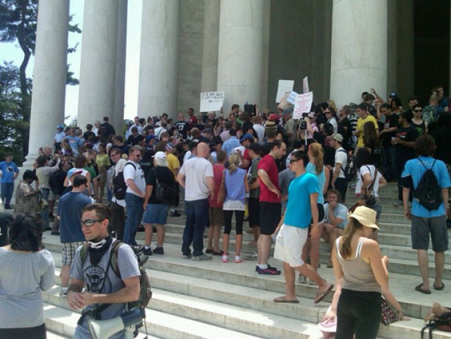 Riot Police, SWAT Teams Called on Dancers at Jefferson Memorial  tJ dance 9