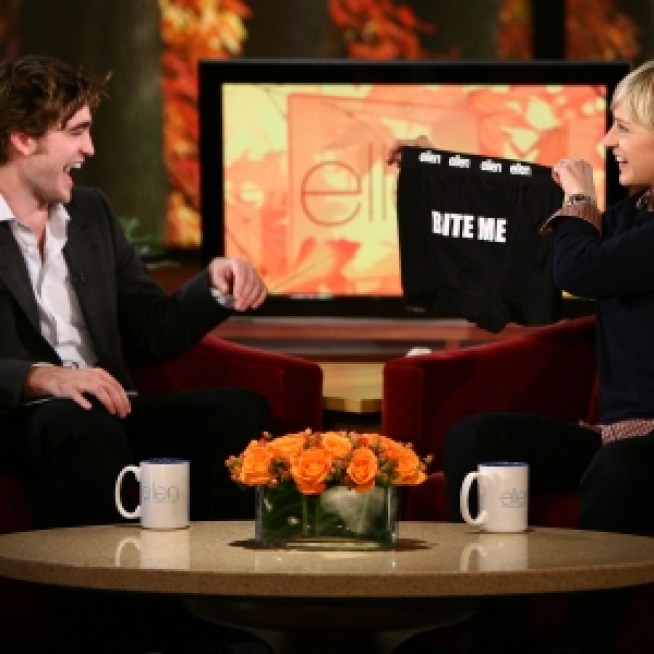 Robert Pattinson: Single & Looking For Love