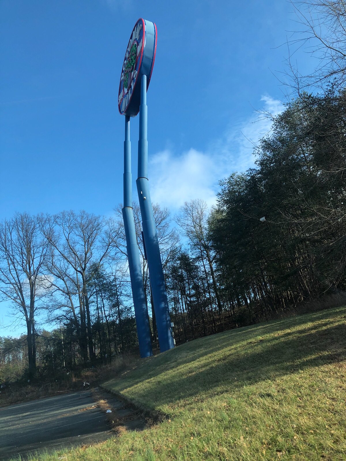 Potomac Mills sign safely dismantled, helping to prevent traffic