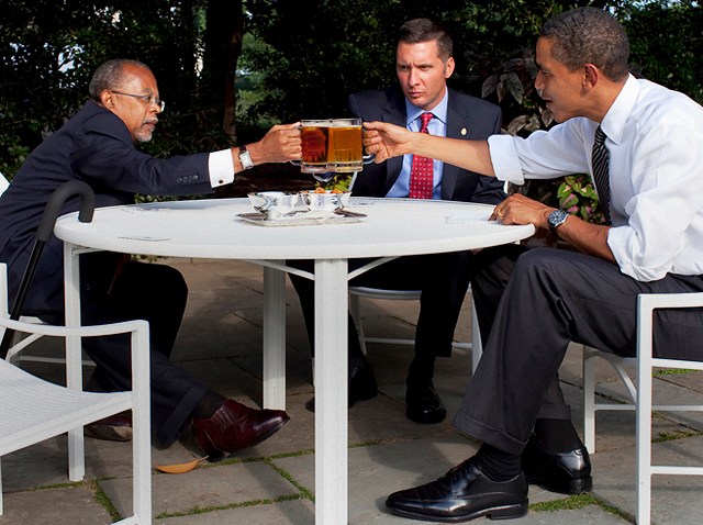 073009-Gates-Crowley-Obama-Beer-Summit-Cheers.jpg