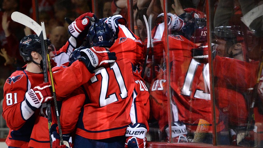 201472_181113889PS018_Jets_Vs_Capitals