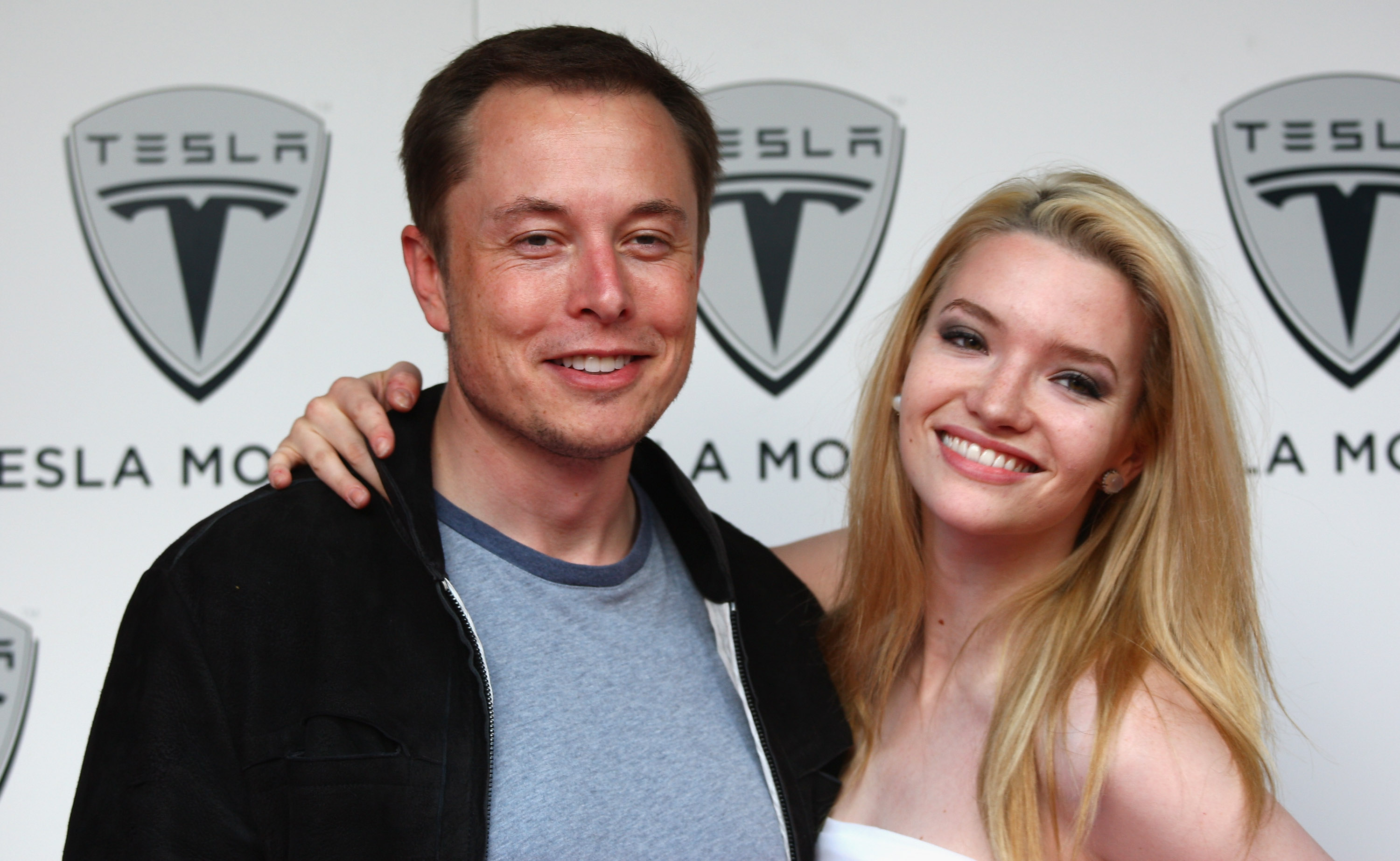 Elon Musk Wife / Elon Musk, Girlfriend Grimes Welcome Their First Child ...