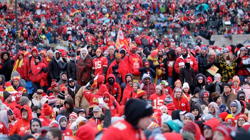 super bowl parade crowd