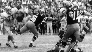 New Orleans Saints' Tom Dempsey moves up to kick a 63-yard field goal