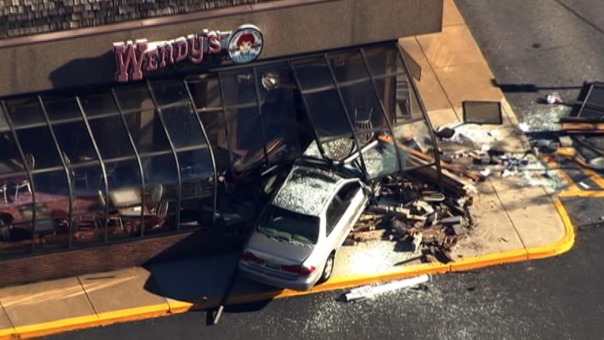 Car Crashes Into Wendy’s in Va.; Driver, Two Customers Injured NBC4