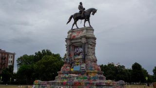 Robert E. Lee statue Richmond June 2020