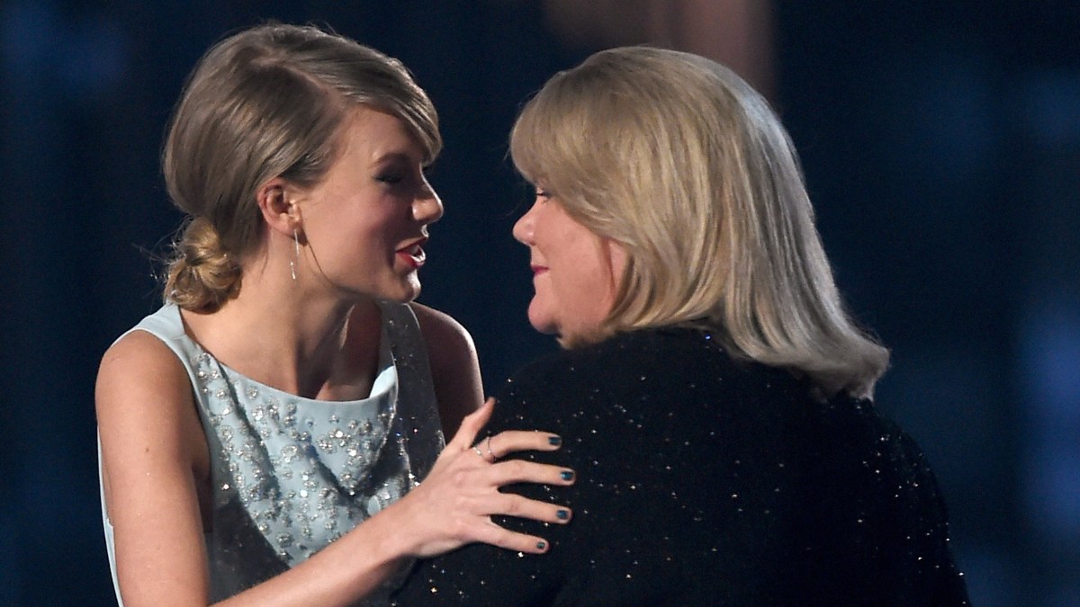 Taylor Swift Reveals Mom Has Been Diagnosed With a Brain Tumor