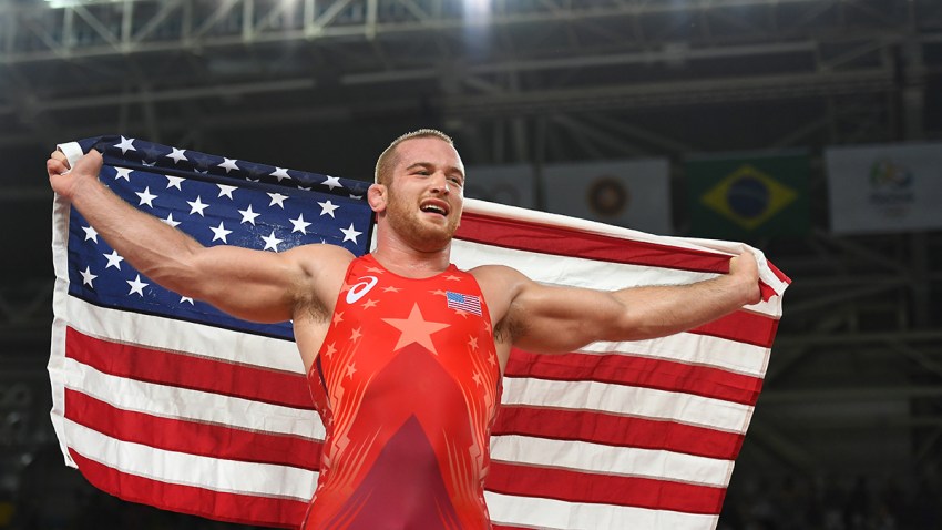 611051603MH00040_Wrestling_