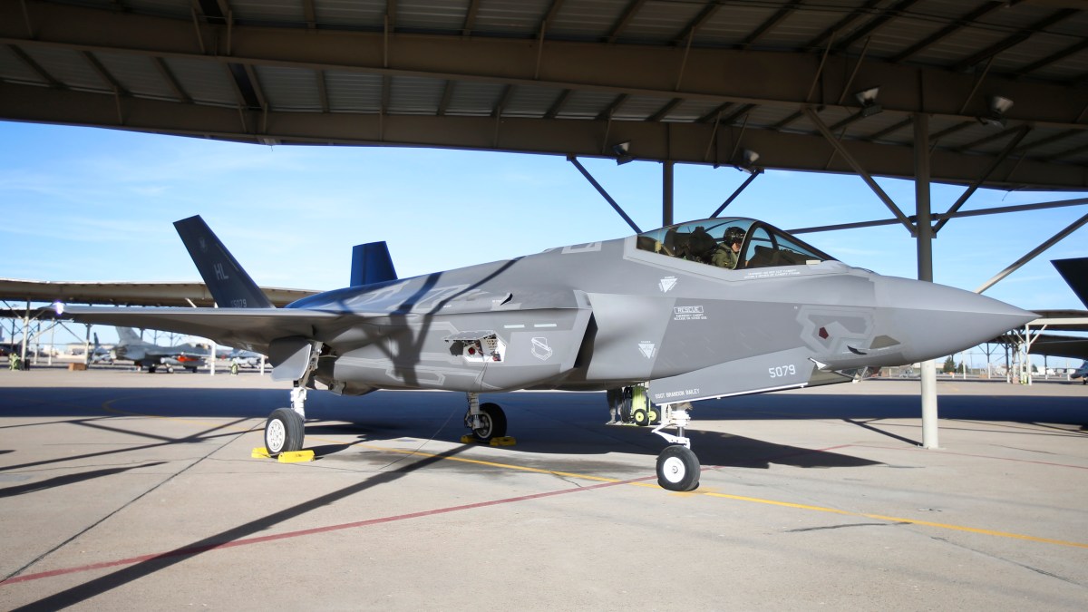Fighter Jets Fly Over White House as Part of Polish President’s Visit