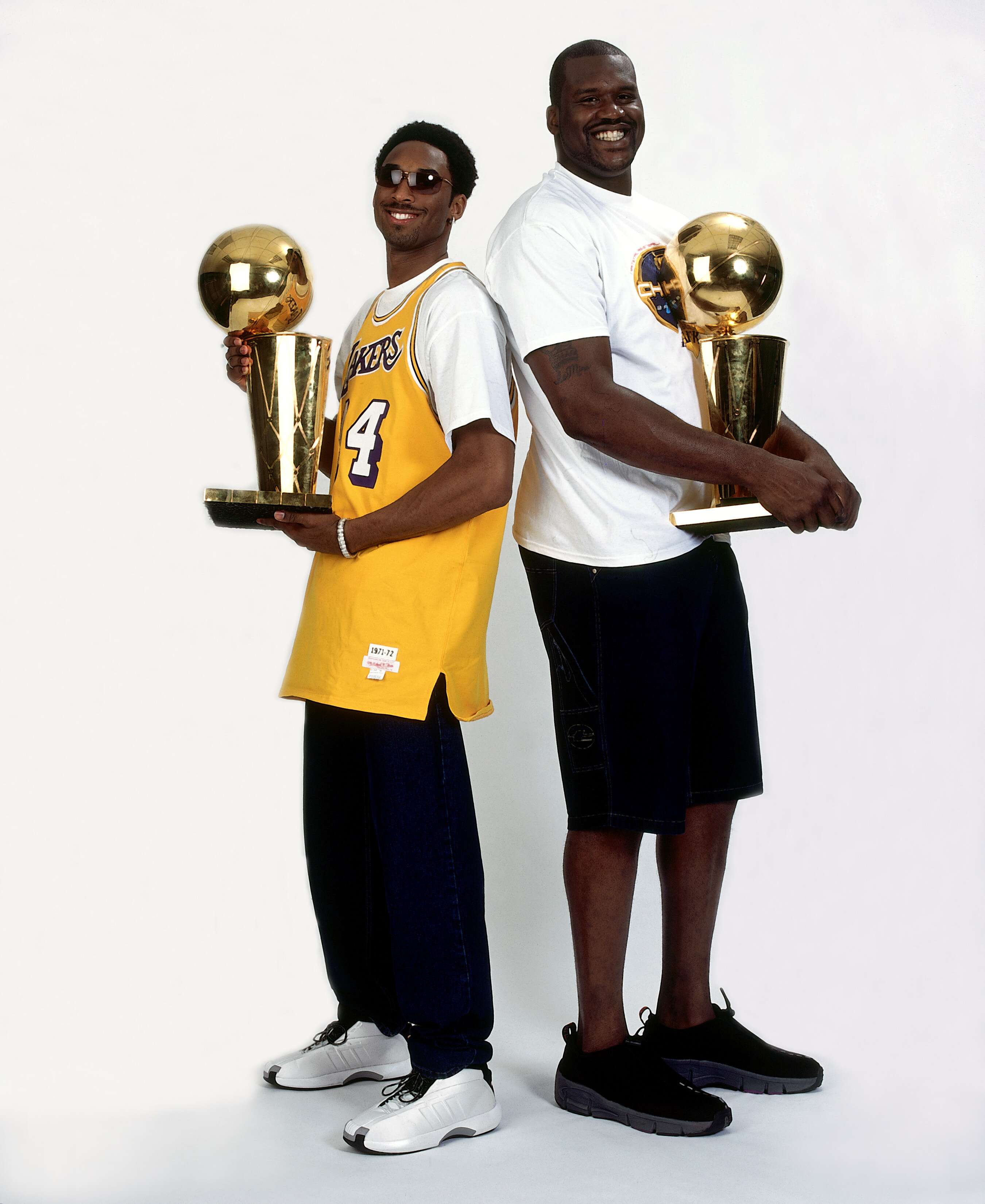 Shaquille O’Neal #34 and Kobe Bryant #8 of the Los Angeles Lakers pose for a photo after the Lakers’ 2001 NBA Championship parade held June 18, 2001 in Los Angeles, California.